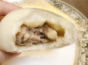 一口咬下去，肉汁与冬菇汁满嘴飘香。