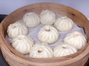 醒发好的包子，大火烧开水入锅蒸8分钟即可