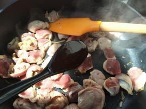 加入2勺日式烧烤酱。