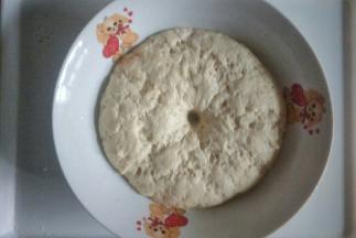 醒发好的面团是原来的2倍大左右，指头戳个洞不回缩即可