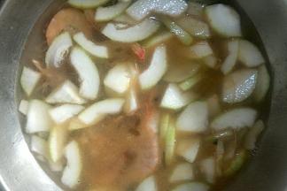 倒入清水开大火