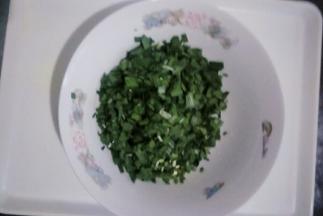 把韭菜切丁