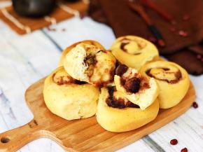 层层馅料，松软香甜。