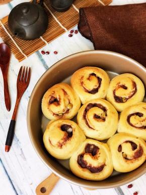 烤到表面金黄色即可出炉。