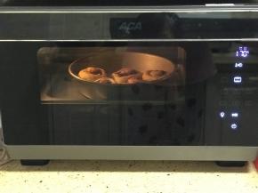 170度中层上下火预热5分钟，烤20分钟左右。