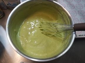 挖1/3的蛋清到蛋黄糊里，用刮刀从底部往上翻拌均匀（不要画圈搅拌），拌匀后，再倒入蛋清内，继续翻拌均匀。