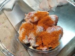 每一层撒上奥尔良调料粉。