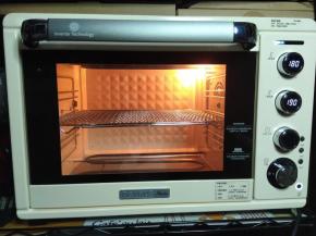 与此同时，烤箱上下火190度预热。