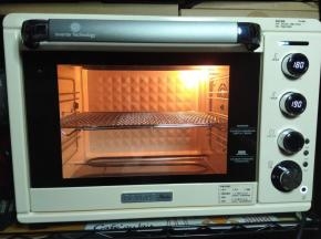 与此同时，烤箱上下火190度预热。