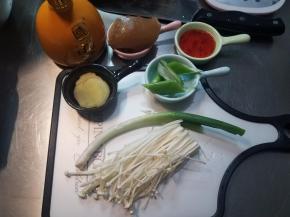 准备好全部的配料。