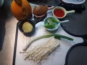 准备好全部的配料。