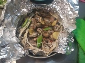 取出模具，简单的搅拌一下蛤蜊。