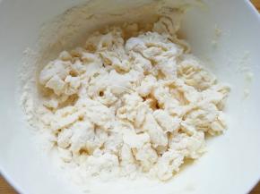 用筷子挑拌成絮状。