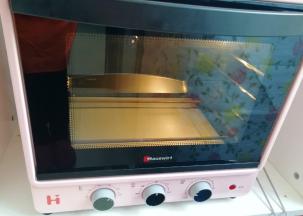 烤箱上下管190度预热。