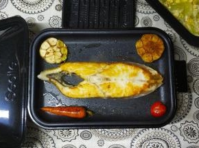 5.一面煎好将鳕鱼排翻面煎另一面
