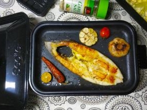 7.再翻面挤入青柠檬汁、撒上蒜盐
