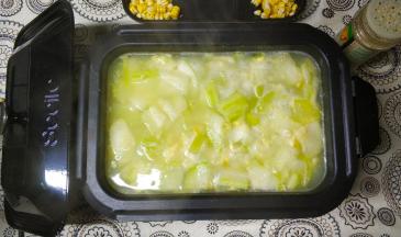 3.倒入没过食材的开水
