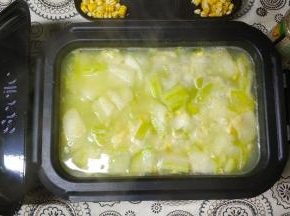 3.倒入没过食材的开水