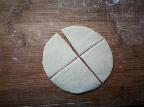 横竖两刀分切成四等份