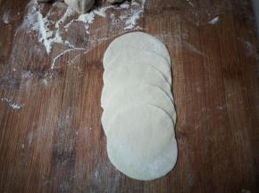 面皮错开叠放一起