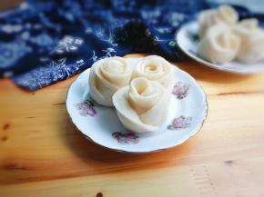 非常饱满的玫瑰花，可爱不