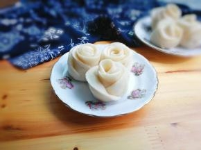 非常饱满的玫瑰花，可爱不