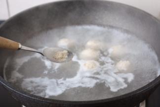 放入少许的白胡椒粉。