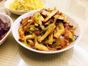 盛盘即可开吃，一盘香香的美味