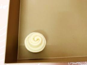 捏紧收口处摆入烤盘里