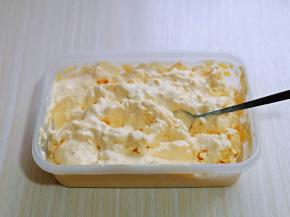 速冻了1个半小时的状态，取出搅拌翻松一次，这样重复3-4次。