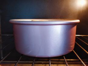 入炉烘烤30分钟左右。具体时间和温度要根据不同烤箱时间炉温，酌情调整。