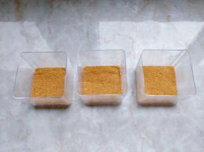 17. 组装：将一片铺在盒子底部压实。