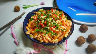 色鲜味美，豆腐片吸入调料汁，伴饭杠杠的