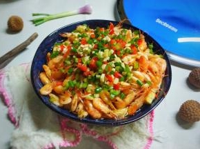 色鲜味美，豆腐片吸入调料汁，伴饭杠杠的