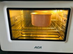 烤箱160度烘烤45到50分钟，具体温度要感觉自己烤箱脾气酌情调节，出炉自然摊凉放到冰箱冷藏1小时以上，过夜最佳