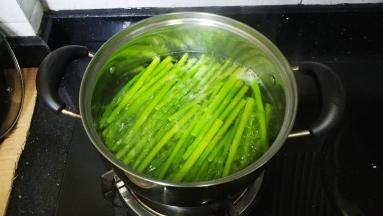 煮1分钟，刚熟即可
