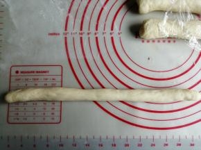 搓到30厘米左右的长度，如果搓不长就继续松驰一下
