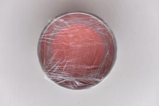 加两滴红丝绒液搅匀后静置半小时。