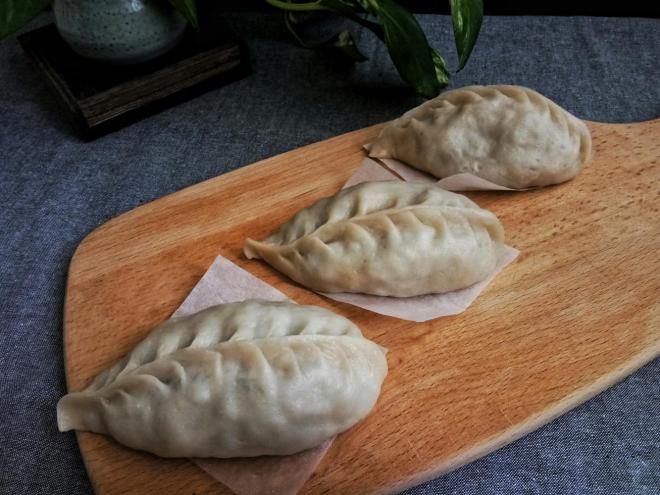 萝卜芝麻烫面蒸饺