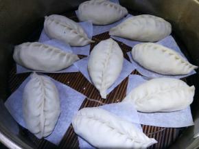 冷水上锅蒸，上汽后蒸12分钟关火焖3分钟再开锅