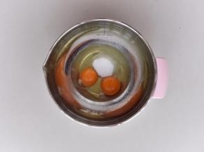 加15克糖搅匀
