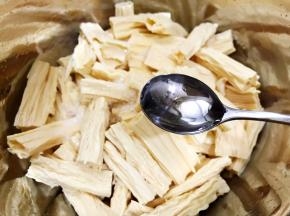 淋上白醋