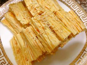 摆盘撒上熟白芝麻