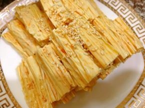 摆盘撒上熟白芝麻