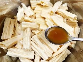 放入鸡汁，没有鸡汁用鸡粉也可以