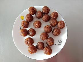 凤梨馅分成大约15克一个