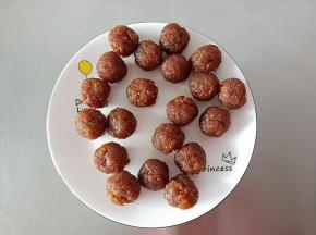 凤梨馅分成大约15克一个