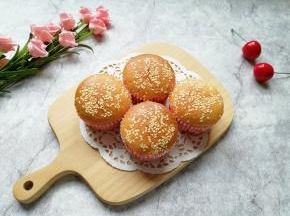一连吃了两个。
