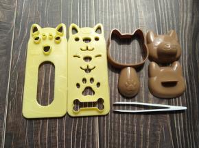 首先准备好我们可爱的卡通模具，烫洗干净后搽干。