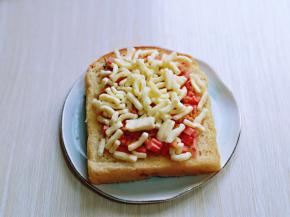 撒上马苏里拉芝士。